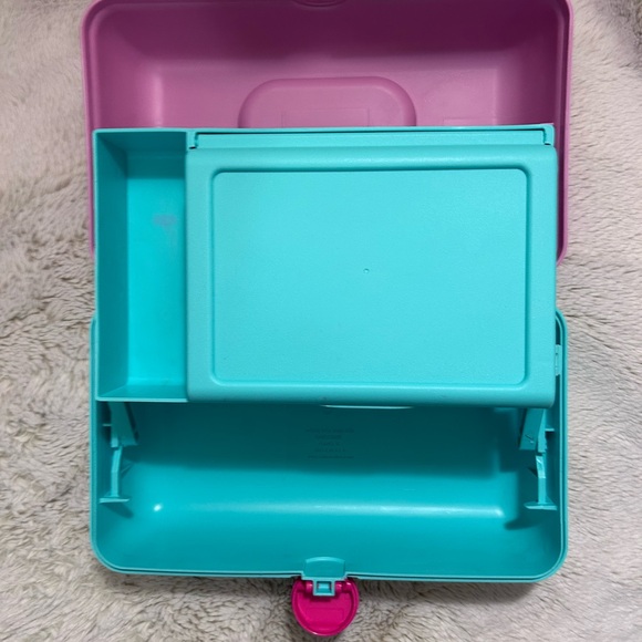 Barbie Pink and Teal Caboodles Portable Makeup Case - Picture 6 of 9